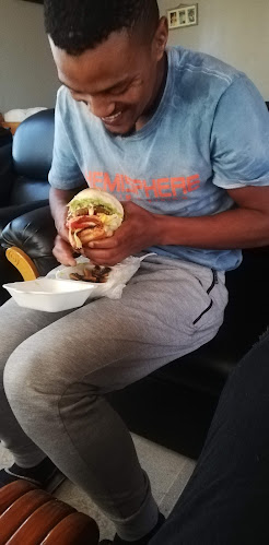 Comentarii opinii despre Fura's Kitchen/Chef Makapela