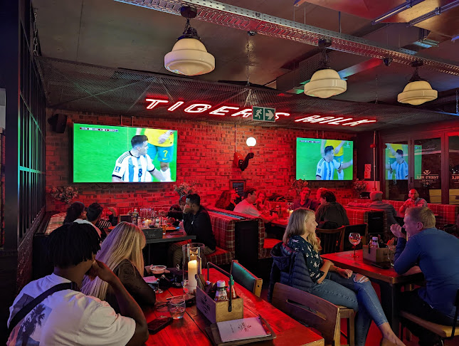 Shop 105-107, 47 Main Rd, Green Point, Cape Town, 8051