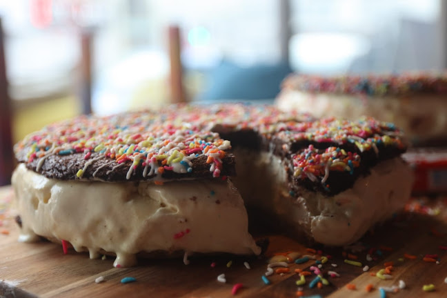 Opinii despre Crumbs And Cream în Cape Town - Hospitality and gastronomy