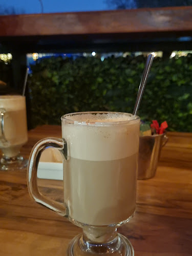 Opinii despre Aroma Coffee Roastery - The Village HazelWood în Pretoria - Hospitality and gastronomy