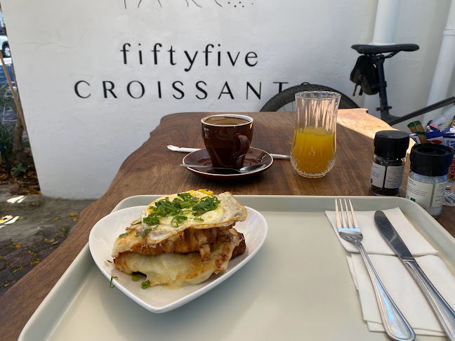 Comentarii opinii despre Fifty Five Croissants