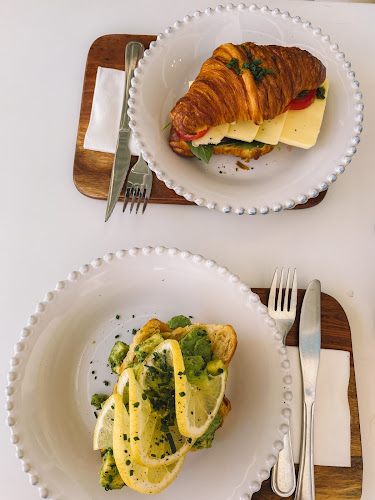 Comentarii opinii despre Fifty Five Croissants