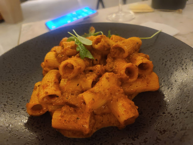 Lloys Ellis Ave, Houghton Estate, Johannesburg, 2198