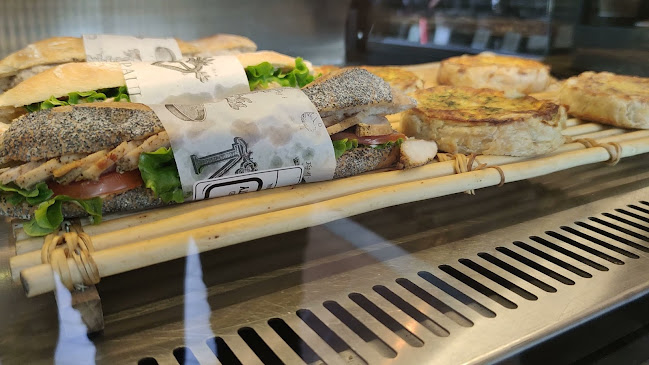 and, The Neighbourhood Square, Shop S15A Corner Club Street, Linksfield Rd, Linksfield, Johannesburg, 2094