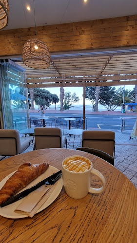 Starbucks Camps Bay - Hospitality and gastronomy