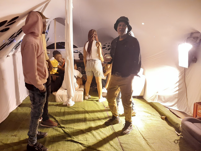 Opinii despre Muzi's BAR'Lcony în Soweto - Hospitality and gastronomy