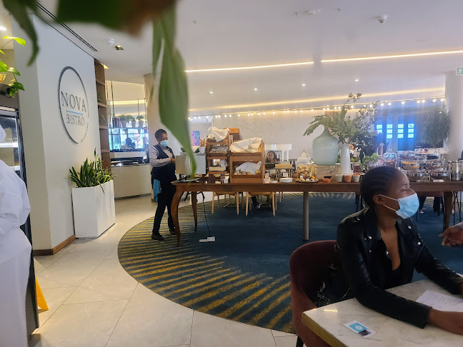 Lloys Ellis Ave, Houghton Estate, Johannesburg, 2198