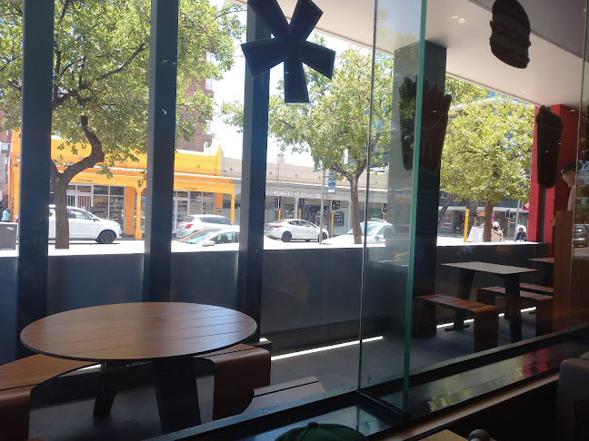 Opinii despre McDonald's Seapoint Drive-Thru în Cape Town - Hospitality and gastronomy