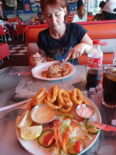 Roxy's Diner & Ice Cream Parlour - Hospitality and gastronomy