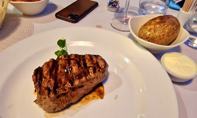 Opinii despre Hard Rock Cafe în Sandton - Hospitality and gastronomy