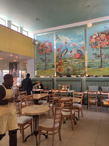 Hyde Square Shopping Centre. 285 Jan Smuts ave Corner Jan Smuts Avenue and, North Rd, Hyde Park, Sandton, 2196