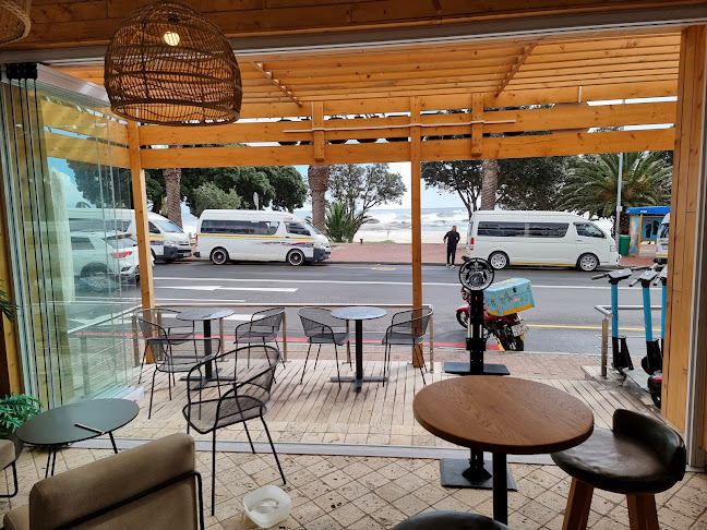 Opinii despre Starbucks Camps Bay în Cape Town - Hospitality and gastronomy