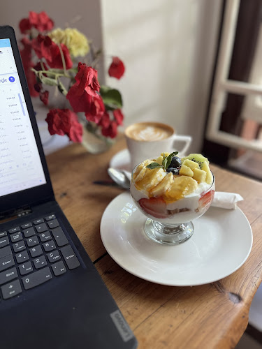 Avignon House & Café - Worcester