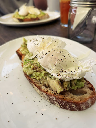 cnr Upper Orange &, Montrose Ave, Oranjezicht, Cape Town, 8001