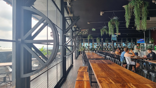 Moonshot Café - Hospitality and gastronomy