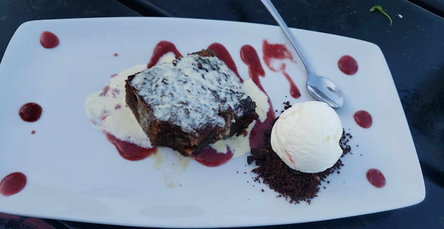 Opinii despre Bientang's Cave Restaurant & Wine Bar în Hermanus - Hospitality and gastronomy