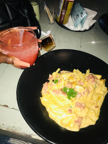 Comentarii opinii despre Uhuru Cafe & Wine Emporium