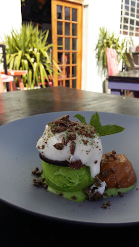 Comentarii opinii despre Home Town