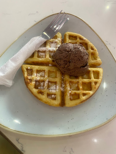 and, The Neighbourhood Square, Shop S15A Corner Club Street, Linksfield Rd, Linksfield, Johannesburg, 2094