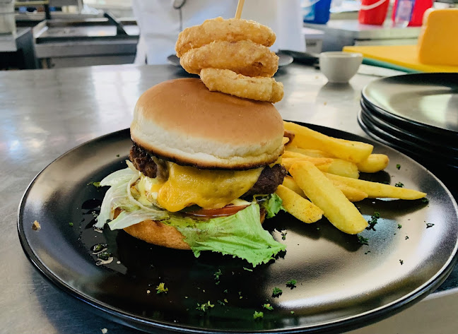 Clippers Bar & Restaurant