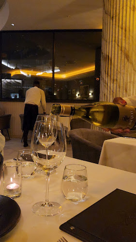 Opinii despre Kream Restaurant Montecasino în Johannesburg - Hospitality and gastronomy