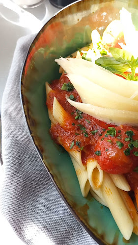 Comentarii opinii despre Olives and Plates Wits Club and Conference