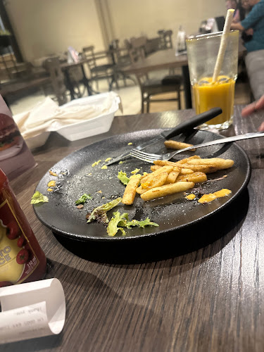 Shop C220, Rosebank Mall, 50 Bath Ave, Rosebank, Johannesburg, 2196