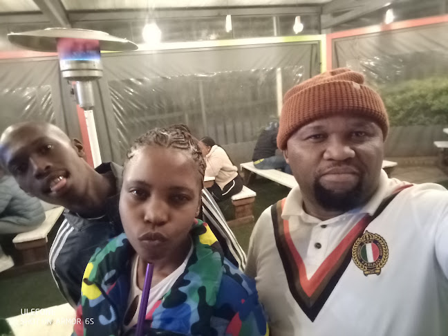 Comentarii opinii despre Straata Live FM @Mzi Lifestyle Pub