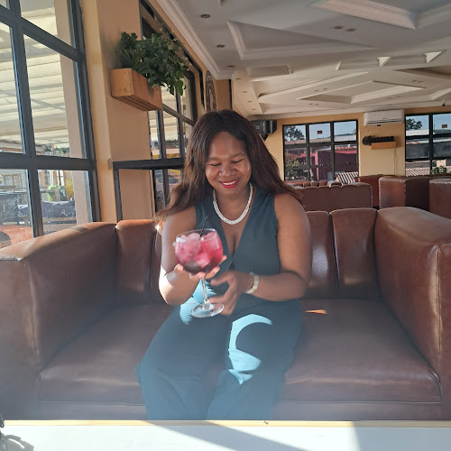 Opinii despre Busy Corner Lounge and Carwash în Vryheid - Hospitality and gastronomy