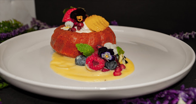 33 on Bond Restaurant