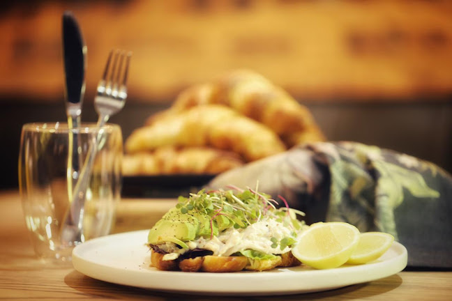 Warehouse Shop 2, Lightning, 322 Garsfontein Rd, Waterkloof Glen, Pretoria, 0049