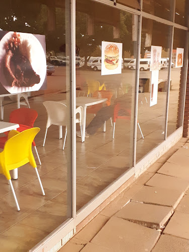 Opinii despre TRADITIONAL FAST FOOD &CONFECTIONERY în Louis Trichardt - Hospitality and gastronomy