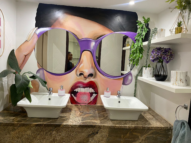 Leona's Cakery - Hospitality and gastronomy