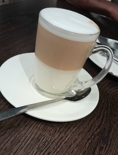 Shop C220, Rosebank Mall, 50 Bath Ave, Rosebank, Johannesburg, 2196