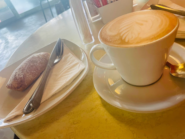 Opinii despre Château Gâteaux Thrupps Centre în Sandton - Hospitality and gastronomy