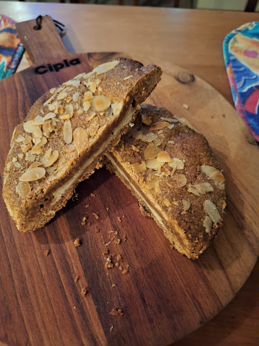 Comentarii opinii despre Holland Bakery Production Facility & Cafe