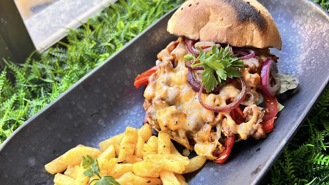 Opinii despre Kasi LyfeStyle Bar and Eatery în Cape Town - Hospitality and gastronomy