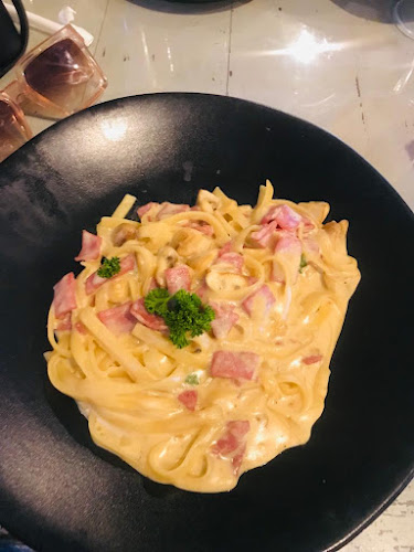 Opinii despre Uhuru Cafe & Wine Emporium în Polokwane - Hospitality and gastronomy