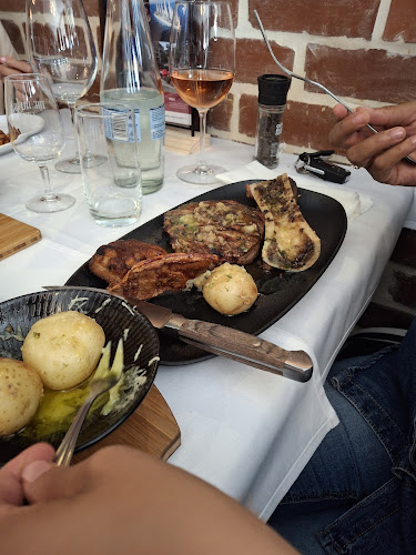 Comentarii opinii despre The Hussar Grill Forest Walk