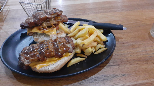 Opinii despre Bronco Creek Spur în Richards Bay - Hospitality and gastronomy