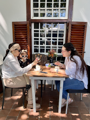 Avignon House & Café - Worcester