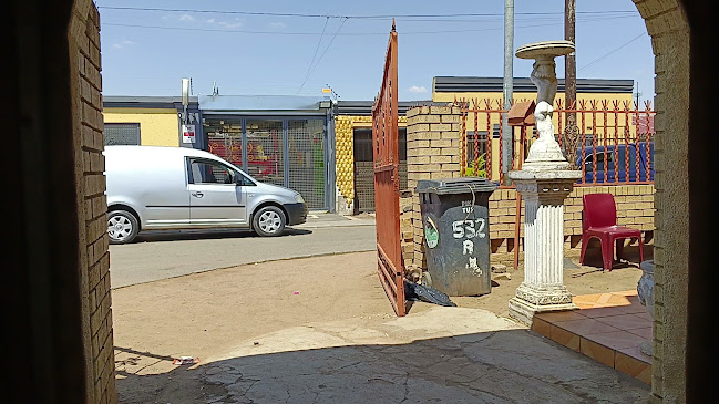 Opinii despre Straata Live FM @Mzi Lifestyle Pub în Soweto - Hospitality and gastronomy