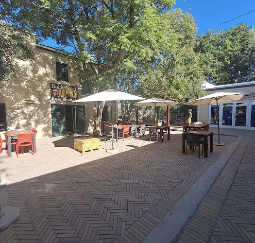 Comentarii opinii despre Backyard Beer Garden