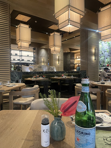 Hyde Park Corner Shopping Centre Jan Smuts and, 6th Rd, Hyde Park, Johannesburg, 2196