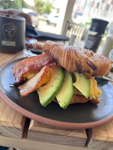 Opinii despre Motherland Coffee - Faerie Glen Dischem Centre în Pretoria - Hospitality and gastronomy