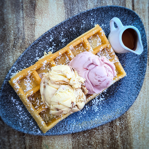 Opinii despre Aroma Coffee Roastery - The Village HazelWood în Pretoria - Hospitality and gastronomy