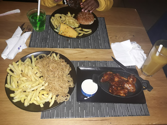 Warwick Place, Pearce Rd, Claremont, Cape Town, 7708