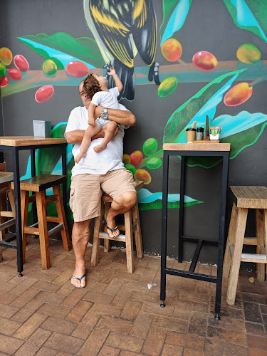 Comentarii opinii despre Mayfair Cafe.