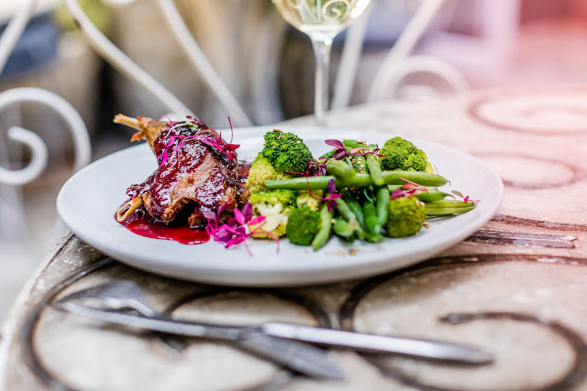 Opinii despre Arbour Café & Courtyard în Johannesburg - Hospitality and gastronomy