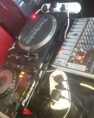 Comentarii opinii despre Senzi's on Faya